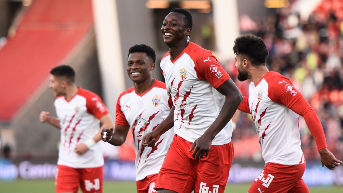 Sadiq no se olvida del Almería, de hizo 40 goles en dos temporadas.