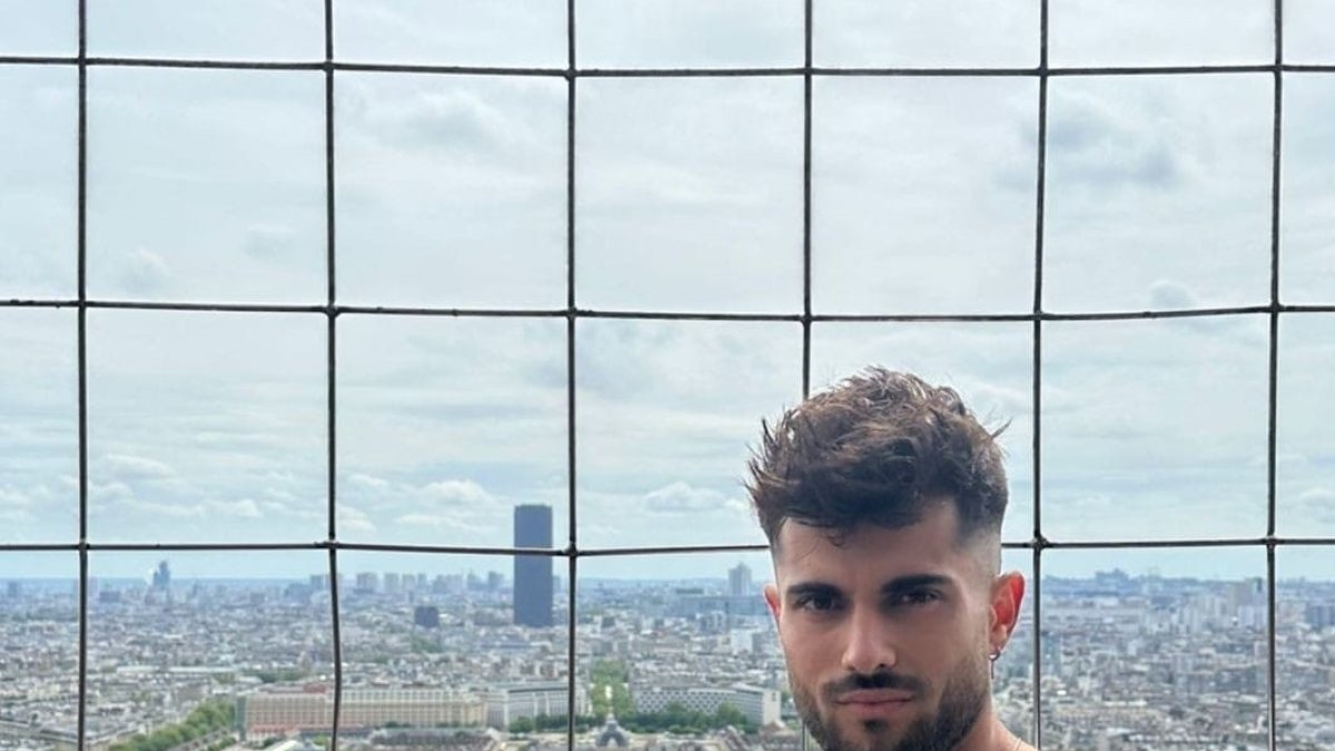 Arnau, desde la Torre Eiffel, en París.