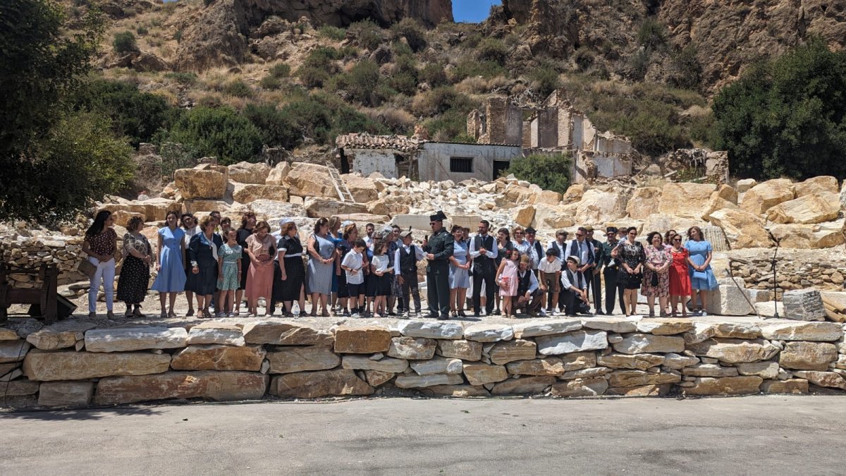 Más de 70 vecinos participan en esta recreación histórica.