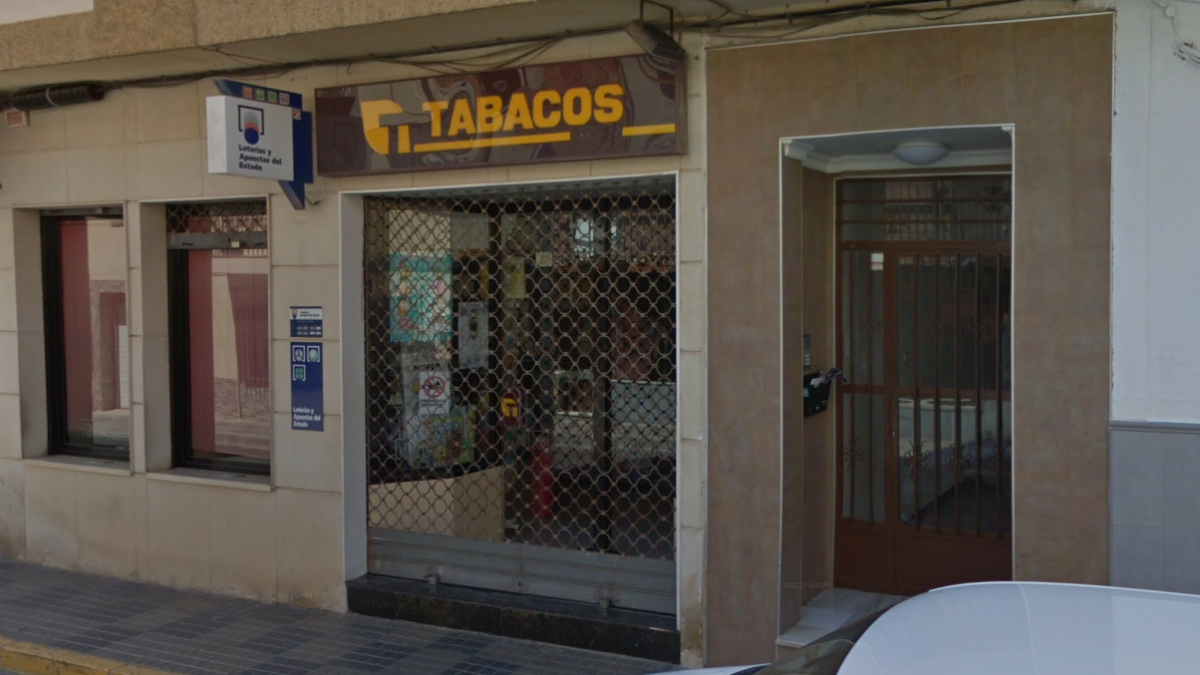 Exterior del despacho receptor en la calle Loma de La Mezquita, 98.