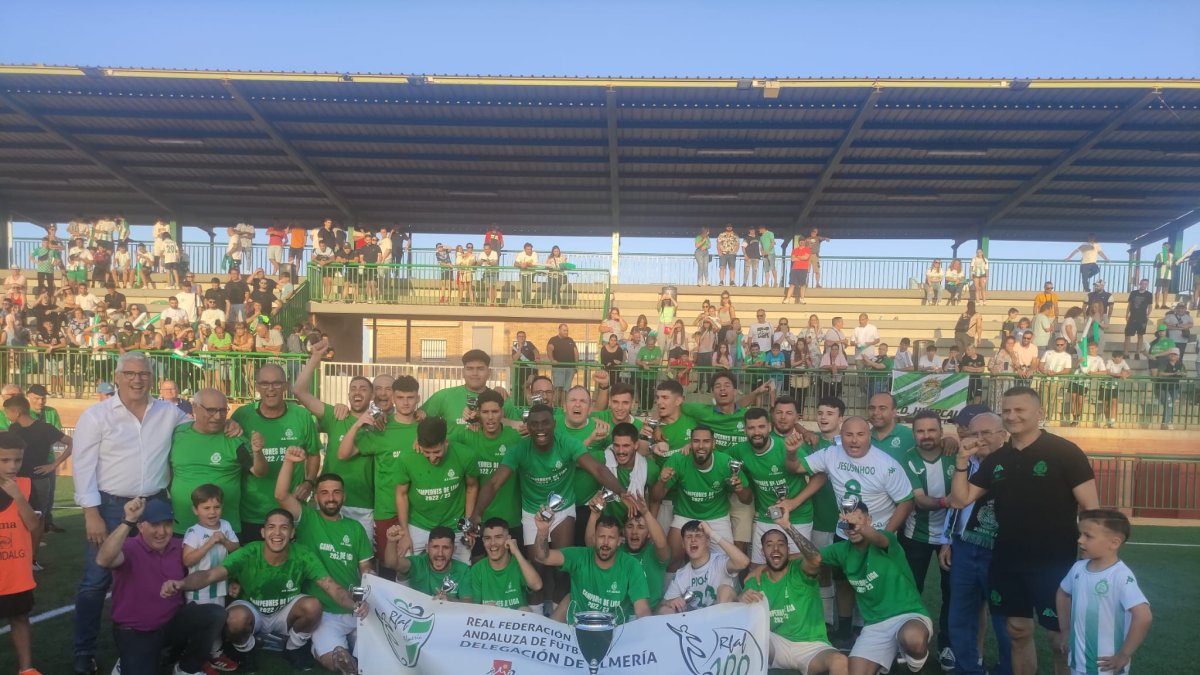 Fiesta total en el Huércal tras su ascenso a División de Honor.