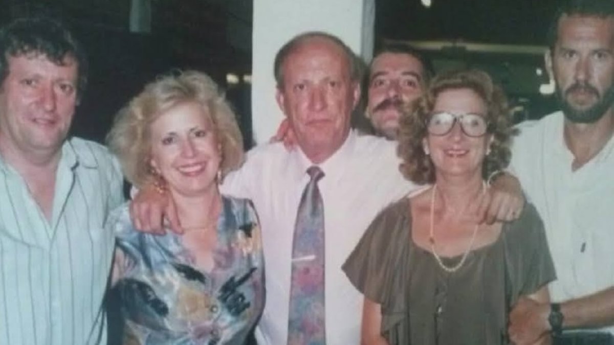 Francisco Redondo (centro) junto a sus hermanos Pepe, Encarnita, Marita y Juan Antonio. Foto: Somos Albojenses.