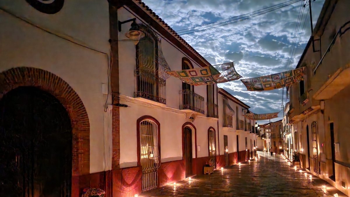 La calle del Aire de Antas, lució tal que así el pasado sábado en la \'Noche de las Velas\'.