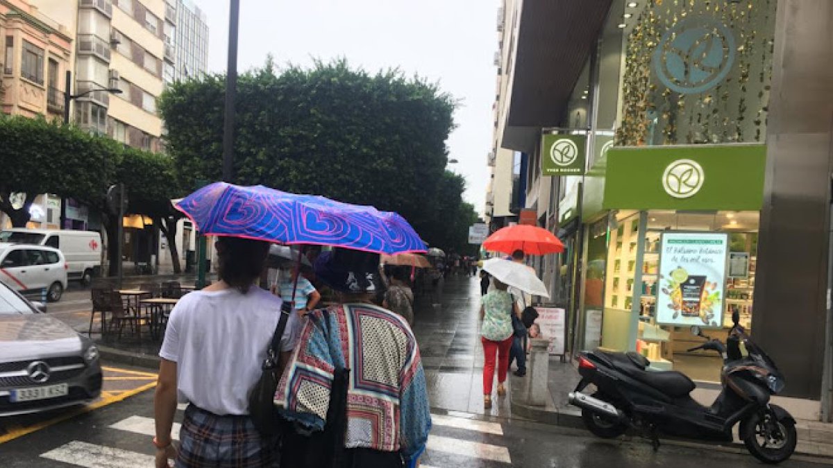 Imagen de archivo de una jornada de lluvia en Almería, allá por 2020.