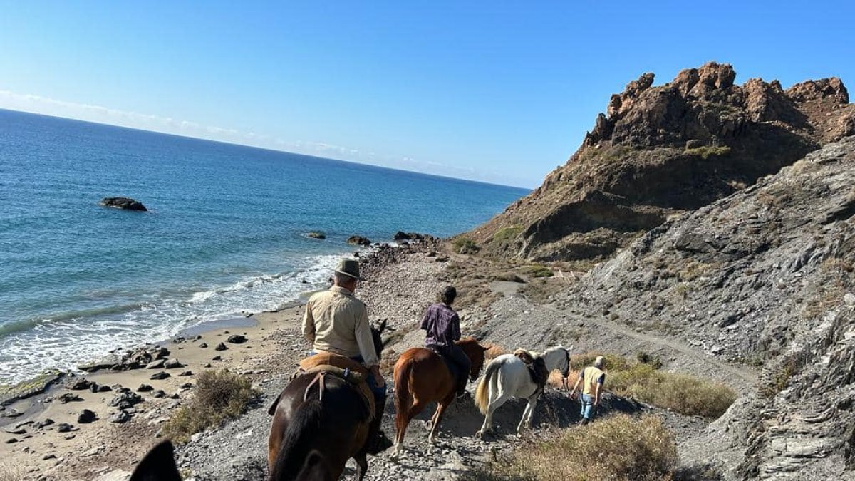 Los primeros peregrinos de la Ruta Nazarí, destino al Rocío.