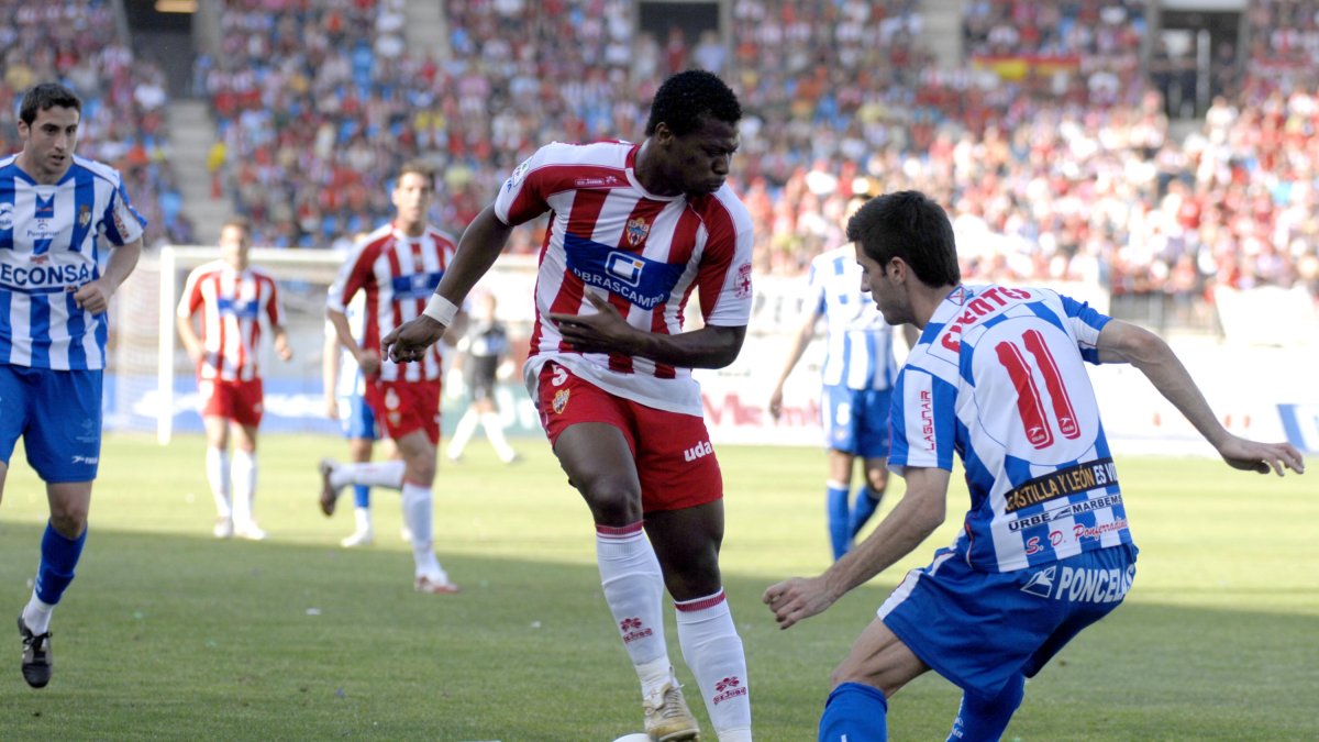 Un jugador querido por la afición del Almería.