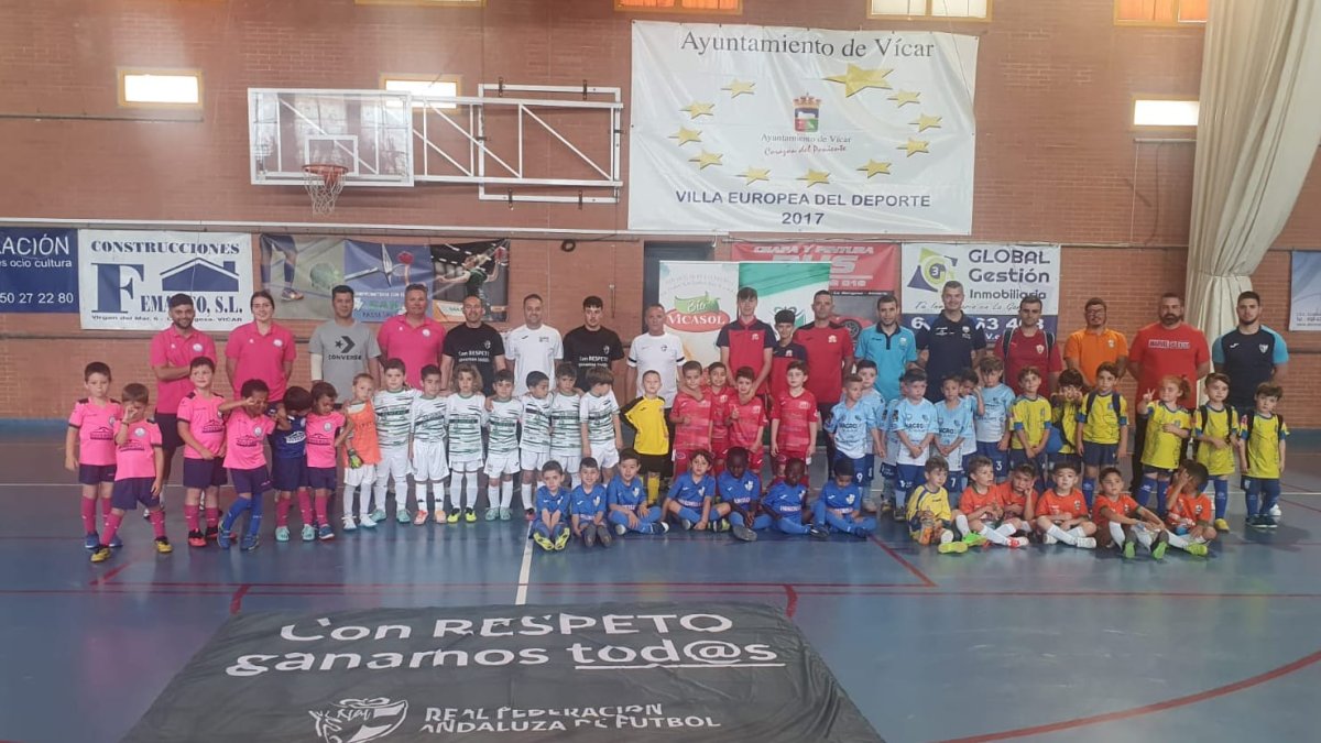 La foto de familia de la concentración bebé.