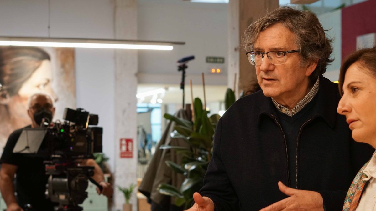 Gerardo Herrero junto a Malena Alterio en el rodaje de ‘Bajo terapia’.