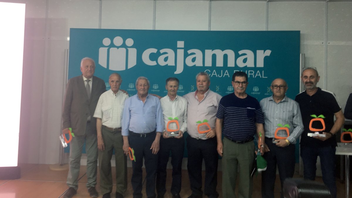 Los ocho homenajeados en el Palacio de Congresos de Aguadulce.