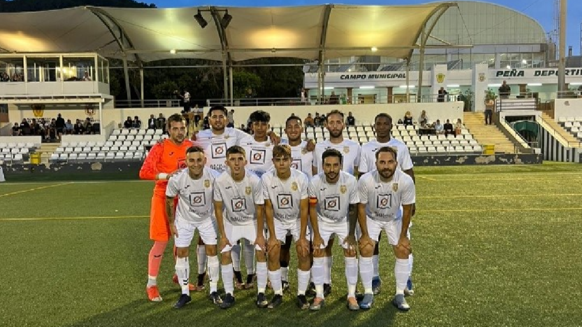 Adunay en su última alineación.