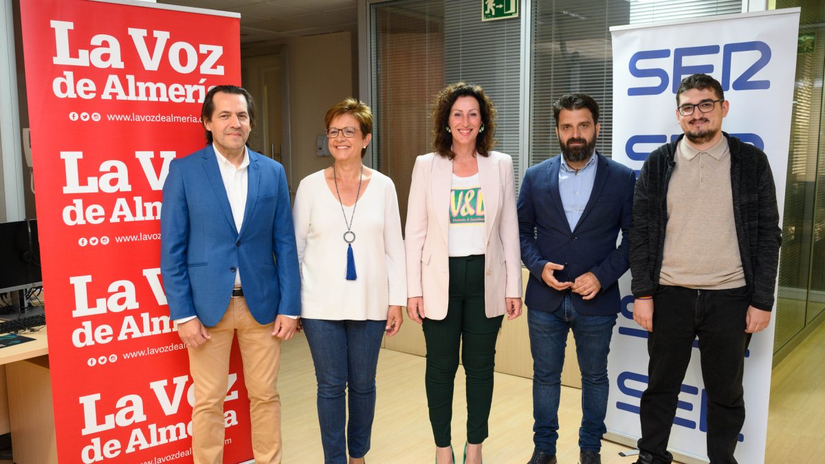 Desde la izquierda, Rafael Burgos, Adriana Valverde, María del Mar Vázquez, Juan Francisco Rojas y Alejandro Lorenzo.
