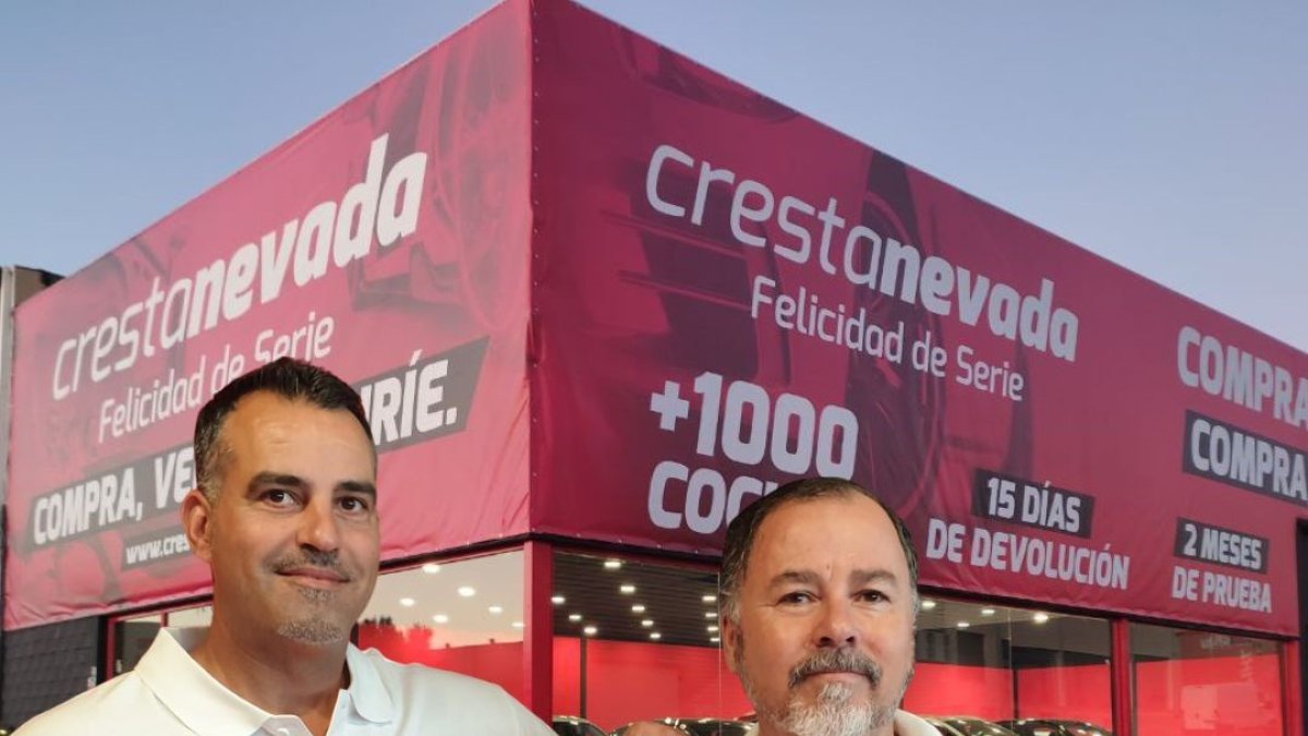 José Miguel Aroca, responsable de tienda y Sergio Hernández, director de zona.