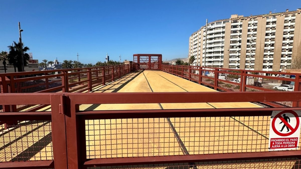 Imagen de archivo del acceso al paseo peatonal del Cable Inglés.