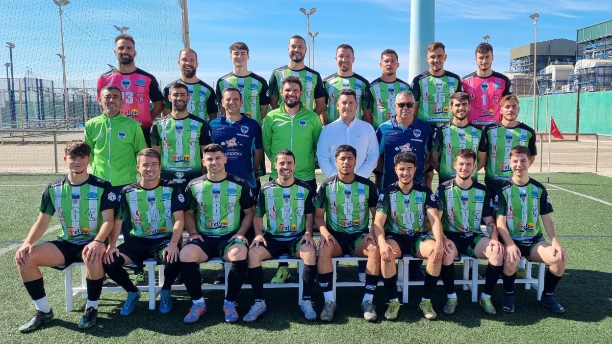 La plantilla del Carboneras.