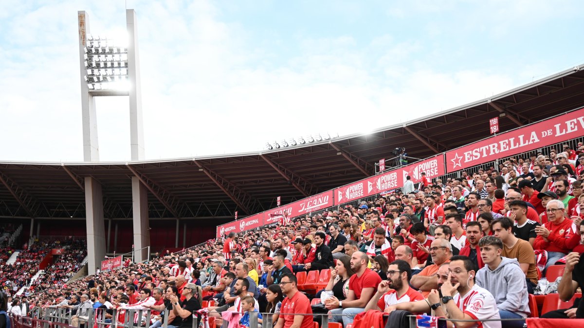 El Estadio de los Juegos Mediterráneos se quedará pequeño en el Almería-Valladolid.