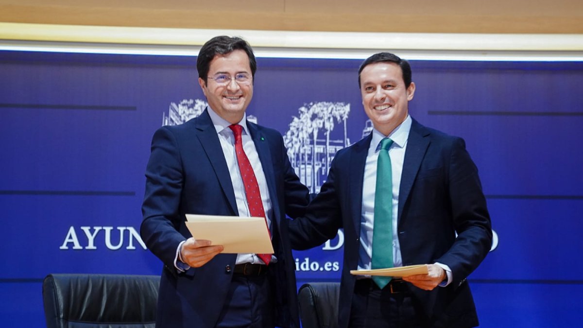 Francisco Góngora, alcalde de El Ejido, y Javier Aureliano García, presidente de la Diputación de Almería.