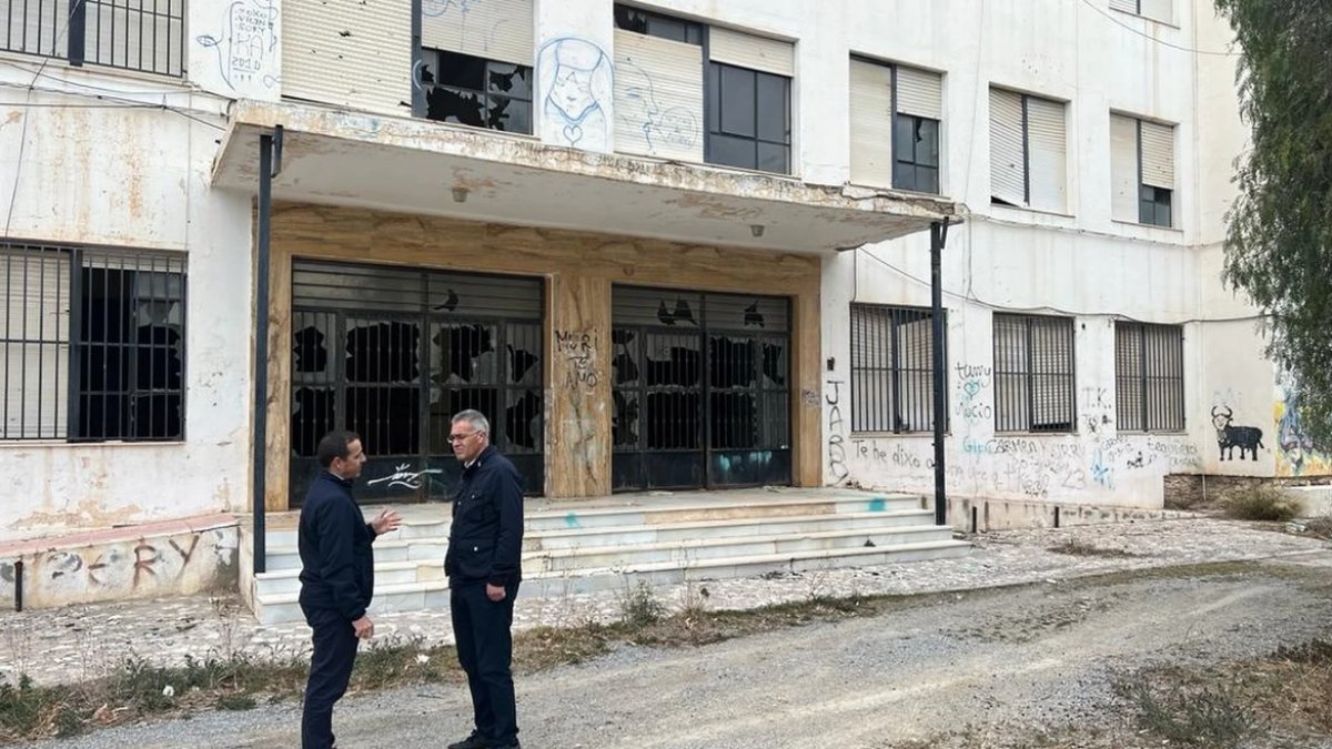 La Junta estudia la cesión del antiguo Instituto de Olula del Río al Consistorio.