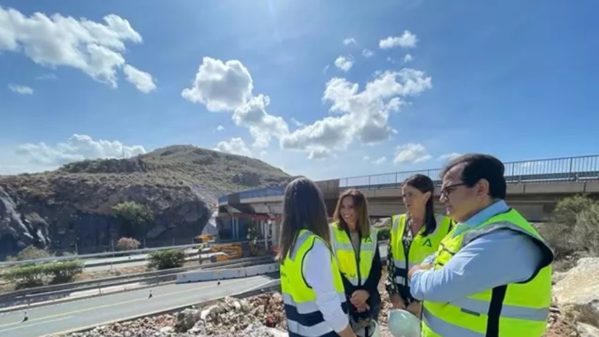 La consejera de Fomento visita las obras de conexión entre la A-7 y la Autovía del Almanzora.