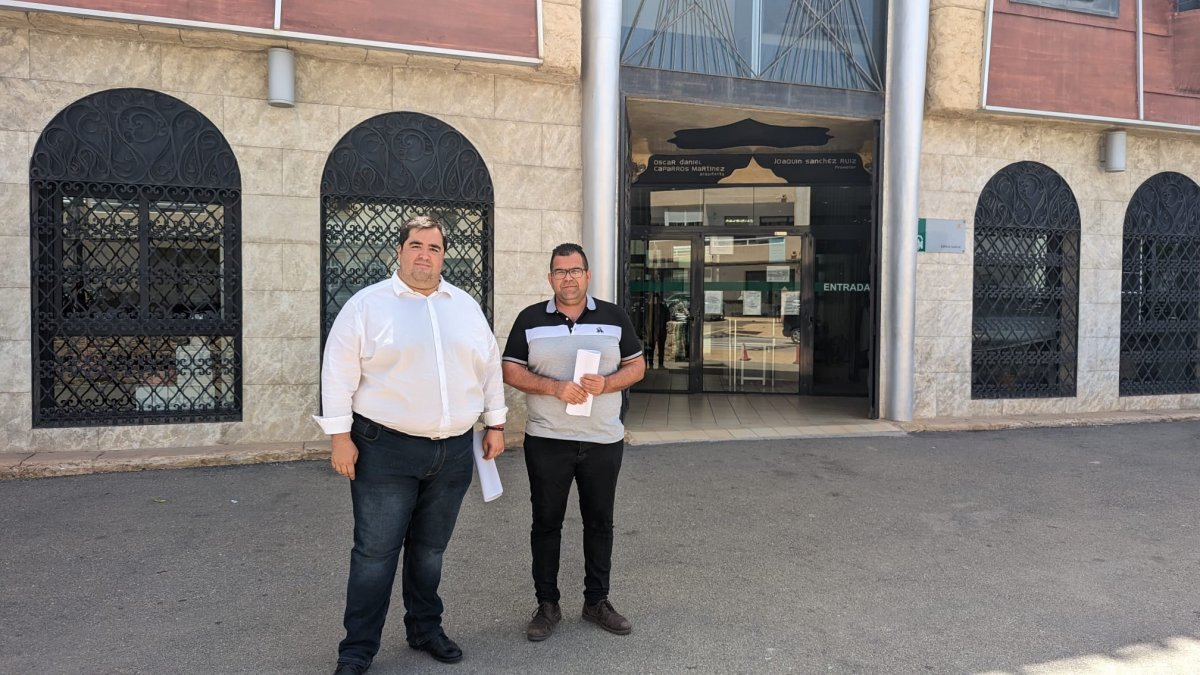 Esta mañana el PSOE de Carboneras acudía al juzgado para poner esta denuncia por fraude electoral.