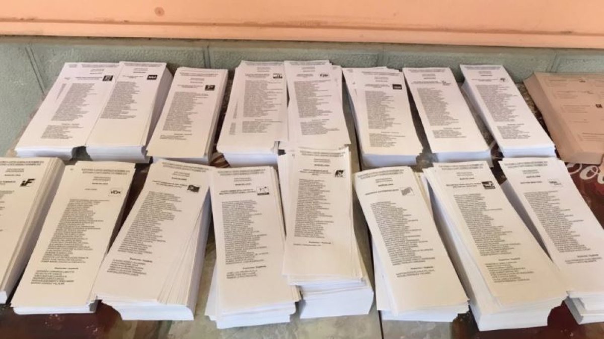 Papeletas para introducir en la urna.