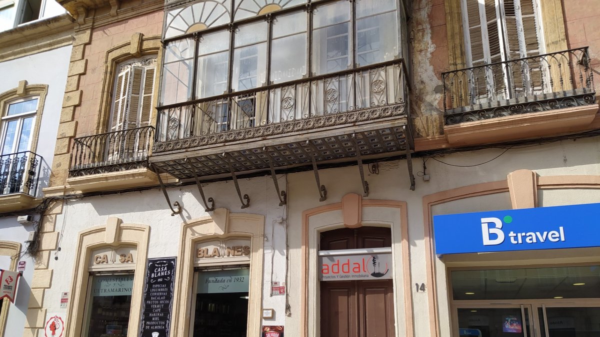Edificio donde se encuentra la tienda Casa Blanes, adquirido por el grupo Olivencia.
