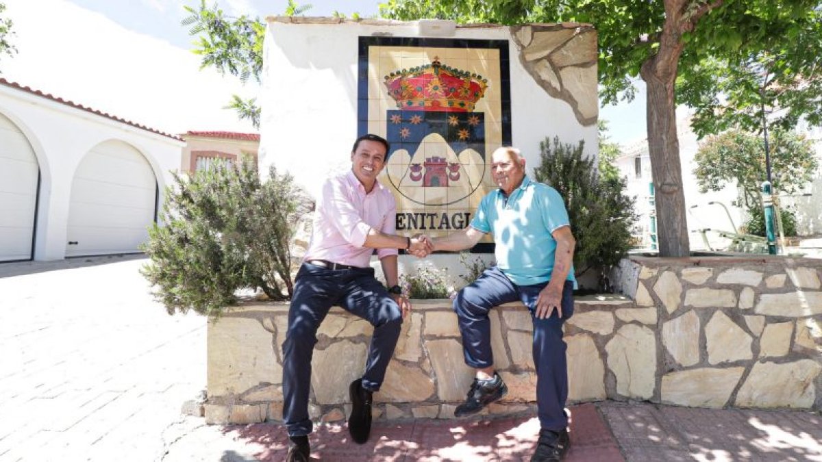 Juan Padilla, con el presidente de Diputación.