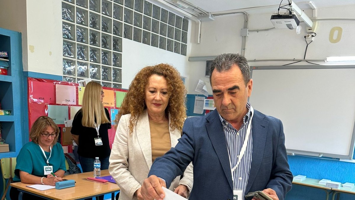 José Miguel Hernández votando.