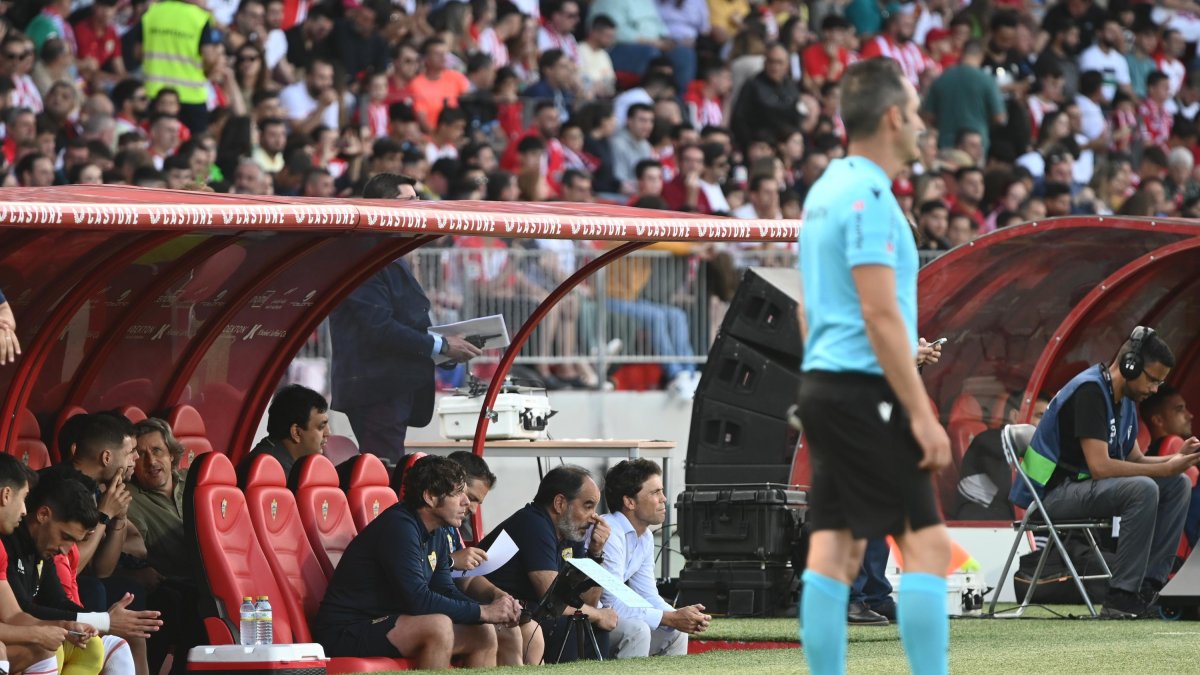 Todos hacen cuentas, hasta en el banquillo del Almería de cara a la última jornada de la temporada en Primera.