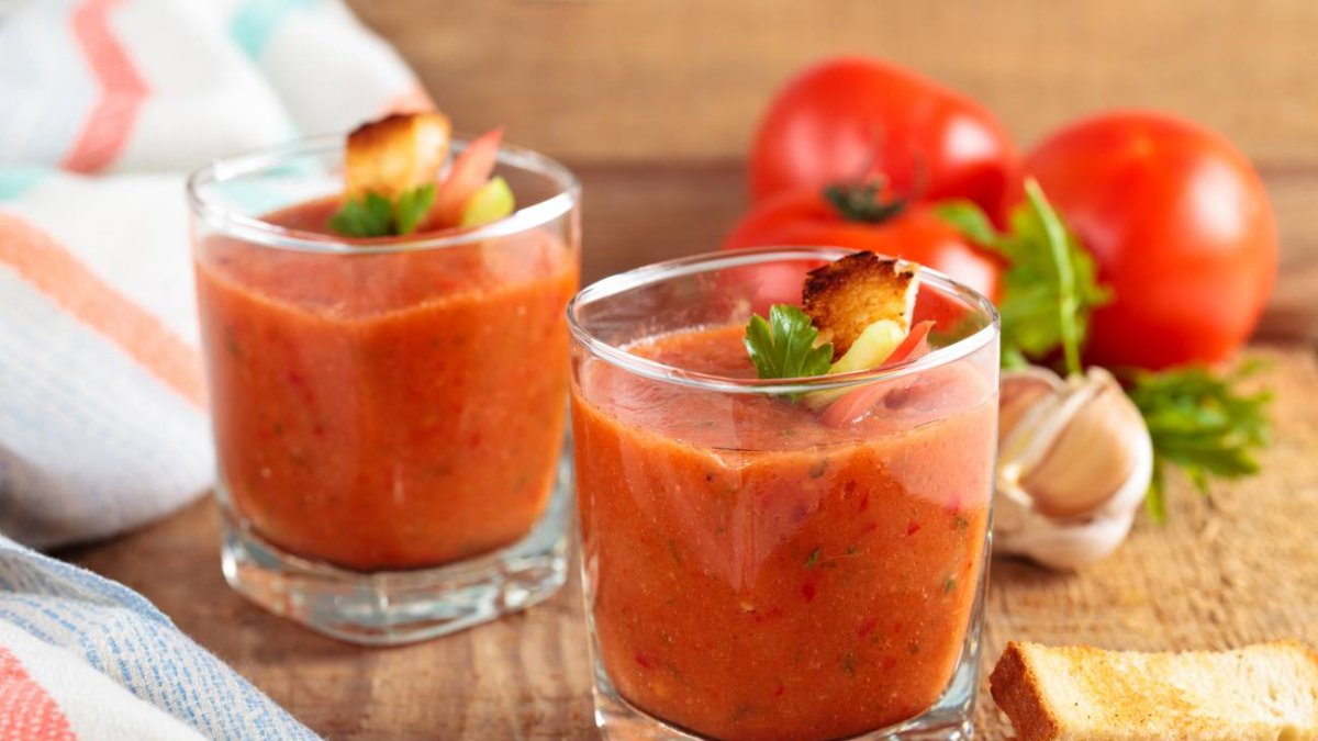 Vasitos de gazpacho fresco