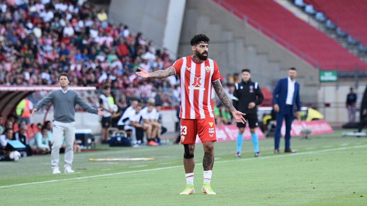 Samú Costa en el partido del Almería frente al Real Valladolid el pasado domingo.