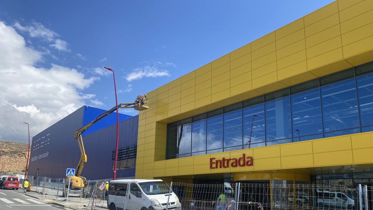 Fachada de Ikea Almería aún por inaugurar