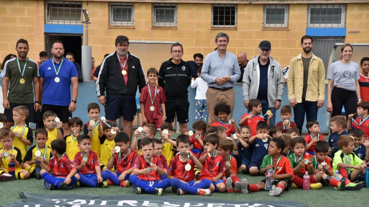 Los protagonistas con las autoridades,