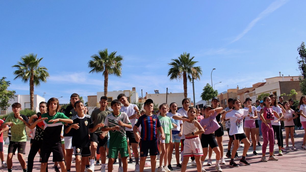 Actividad de zumba tras la marcha saludable.