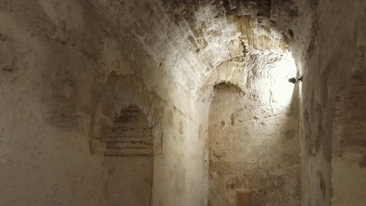Interior del Aljibe Califal de la Alcazaba de Almería