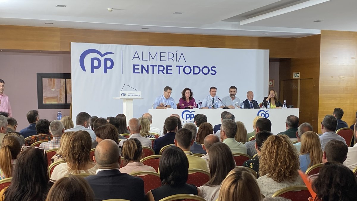Imagen de hoy de la Junta Directiva del PP de Almería.