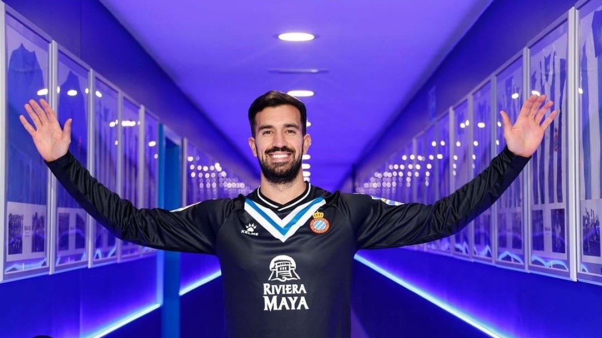 Pacheco, enn el túnel de vestuarios del RCDE Stadium.