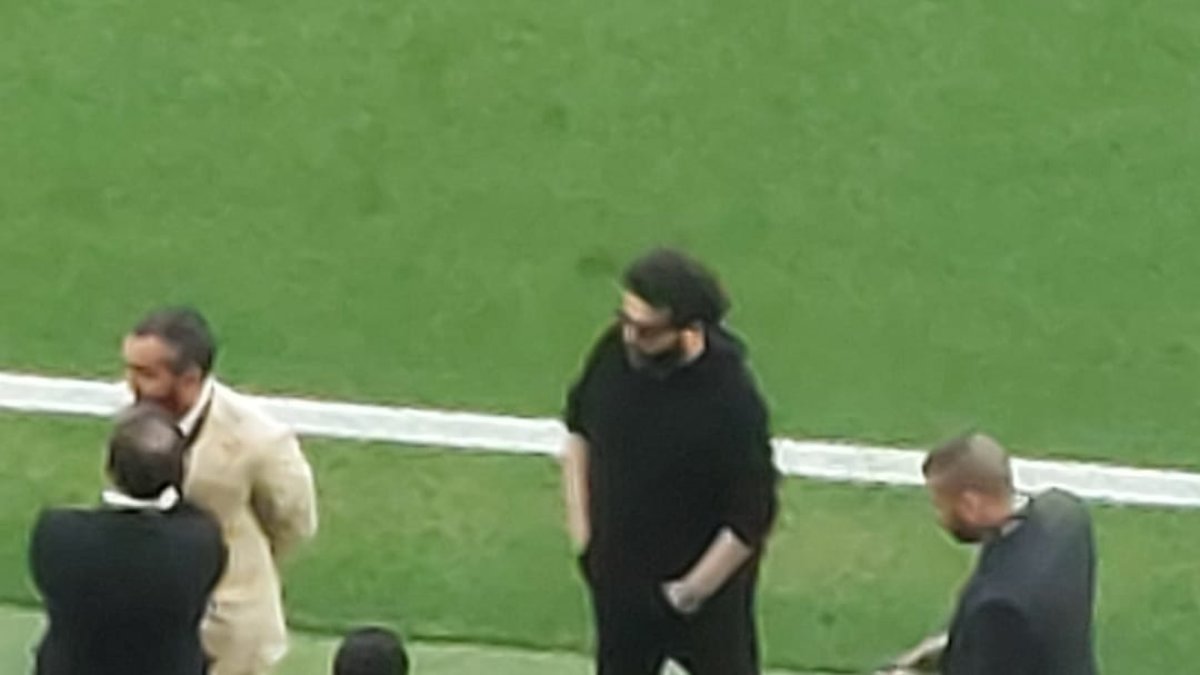 El presidente del Almería en la banda del RCDE Stadium.