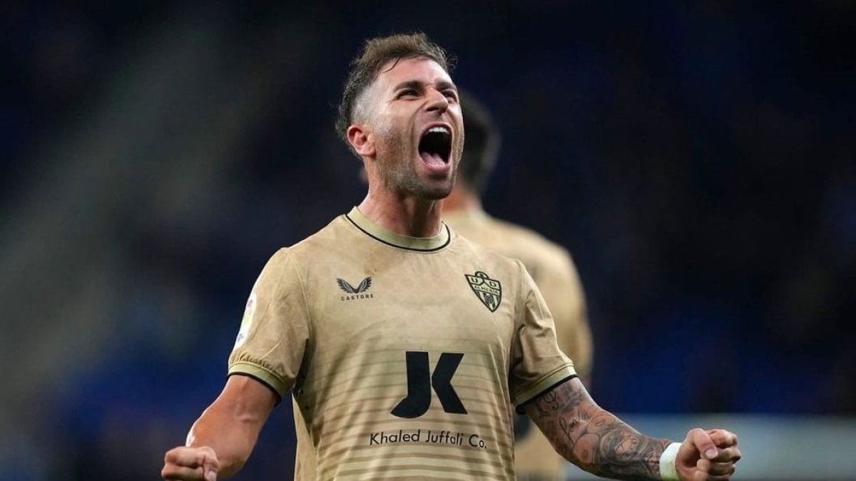 Embarba hizo de los tres goles del Almería ante el Espanyol.