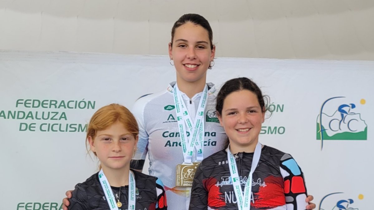 Las tres ciclistas del CD SporTí-Triatlón Tíjola.
