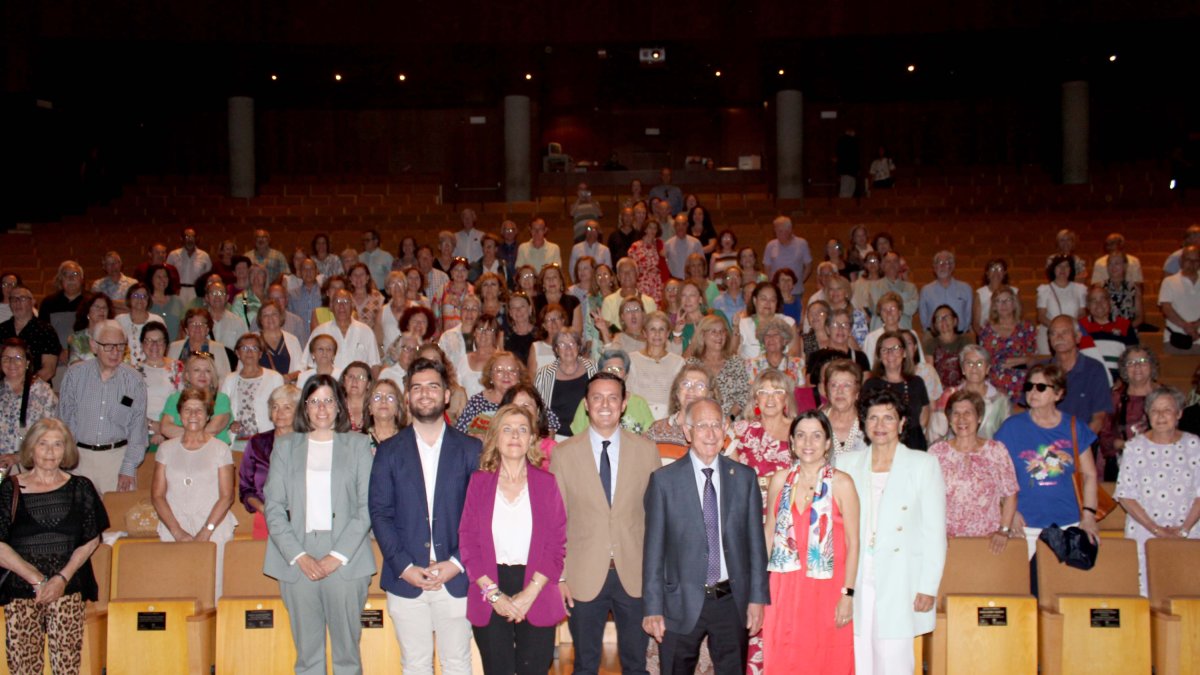 El curso de la Universidad de Mayores se ha clausurado en Roquetas.