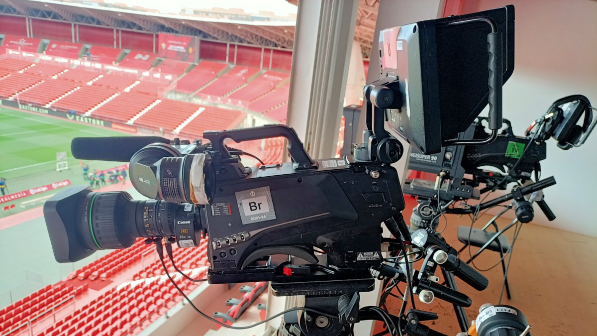 El Almería seguirá disfrutando del fútbol en Primera y la televisión aporta alrededor de 40 millones.