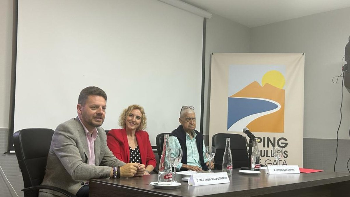 José Ángel Vélez, Patricia Fdez y Hermelindo Castro.