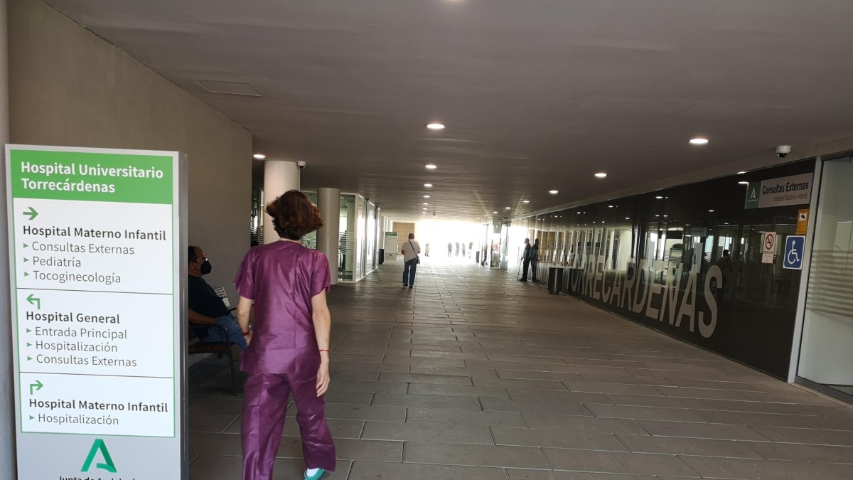 Los sindicatos temen problemas este verano en Torrecárdenas y en el Materno Infantil.