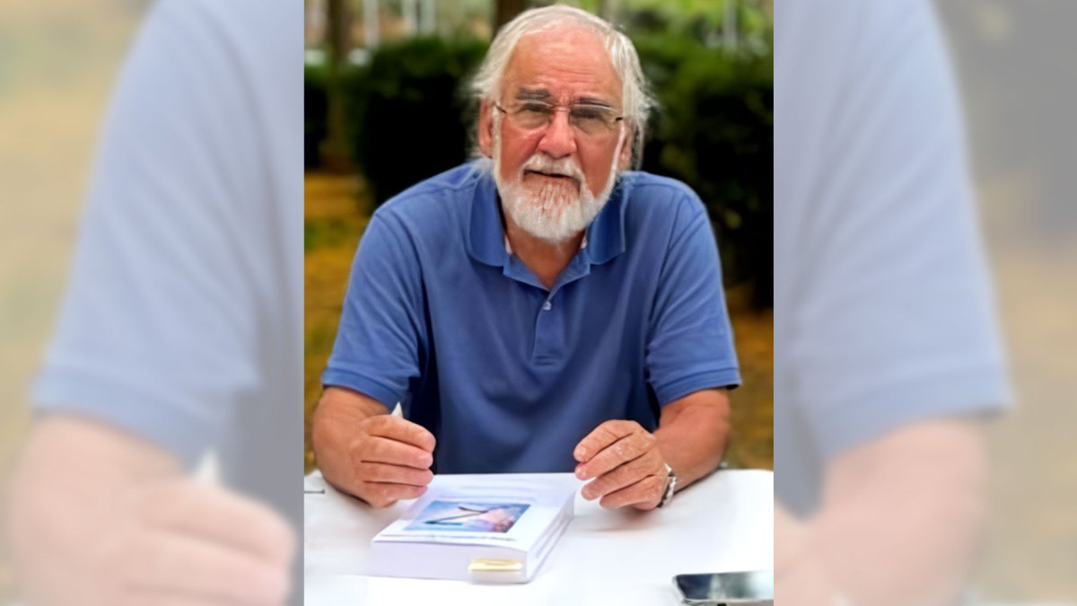 Manuel Arroyo y su nuevo libro sobre la Guerra de Ucrania. FOTO JP