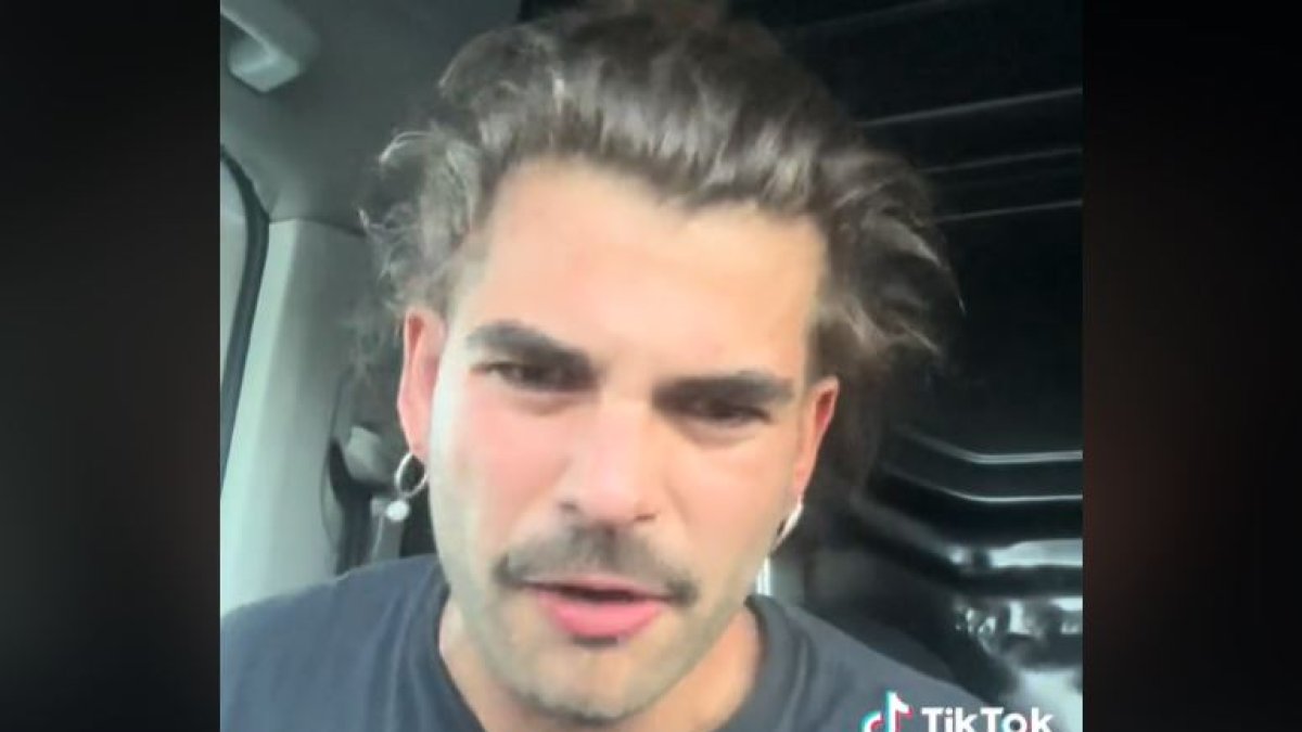 El artista, en su vídeo publicado en TikTok.