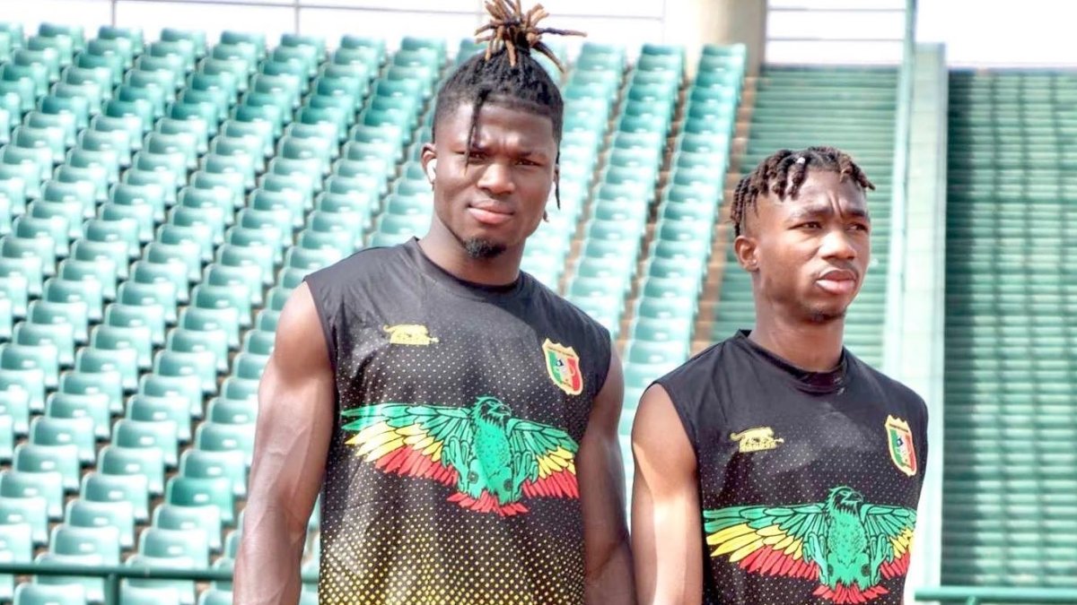 Touré con Nene antes de comenzar el entrenamiento con el combinado de Mali.