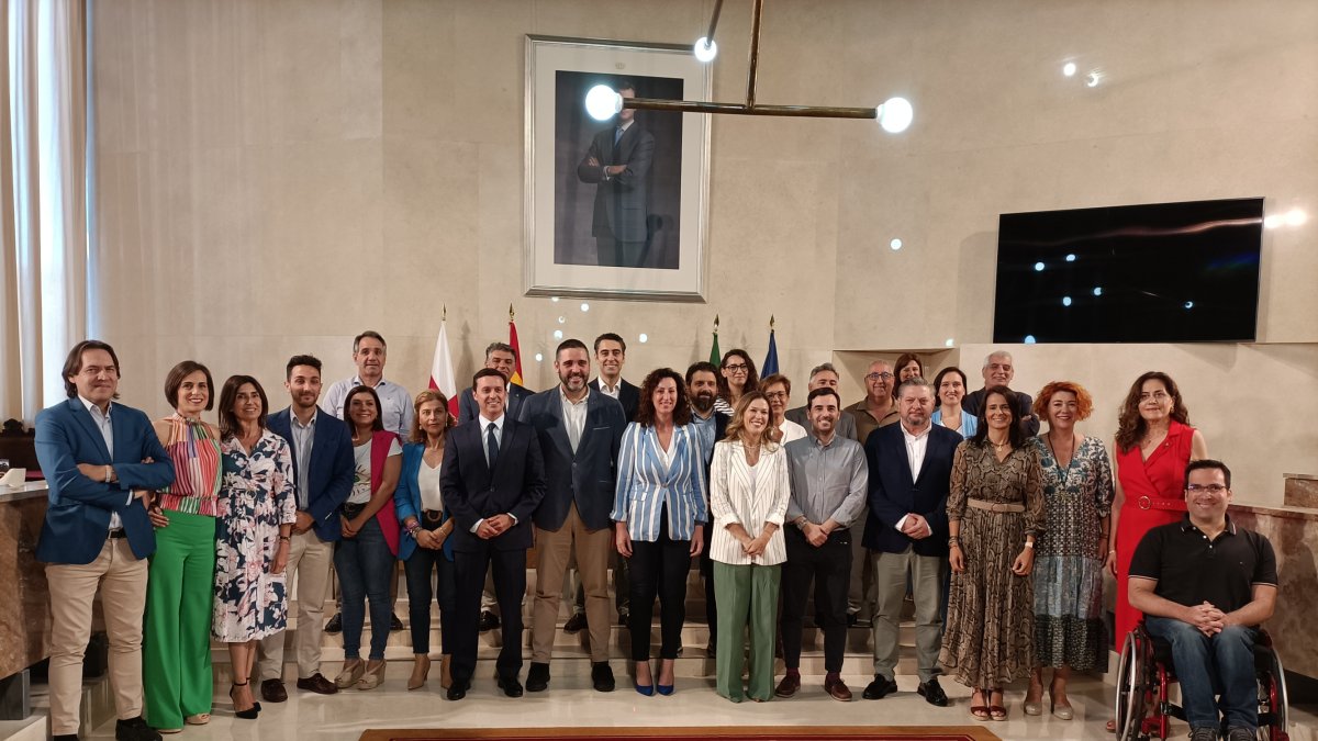 Foto de familia de los concejales que terminan la Corporación 2019-2023