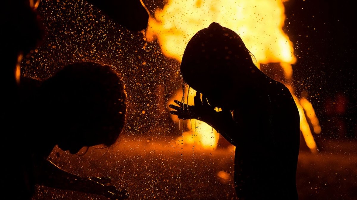 Fuego y agua, dos elementos enemigos que se hermanan en San Juan. (Foto: www.ignacioizquierdo.com)