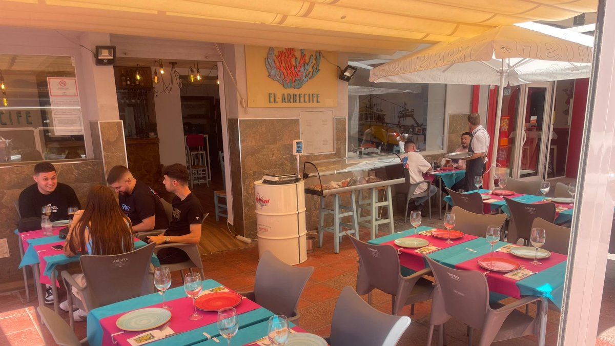 El Arrecife vuelve a abrir sus puertas en El Zapillo.