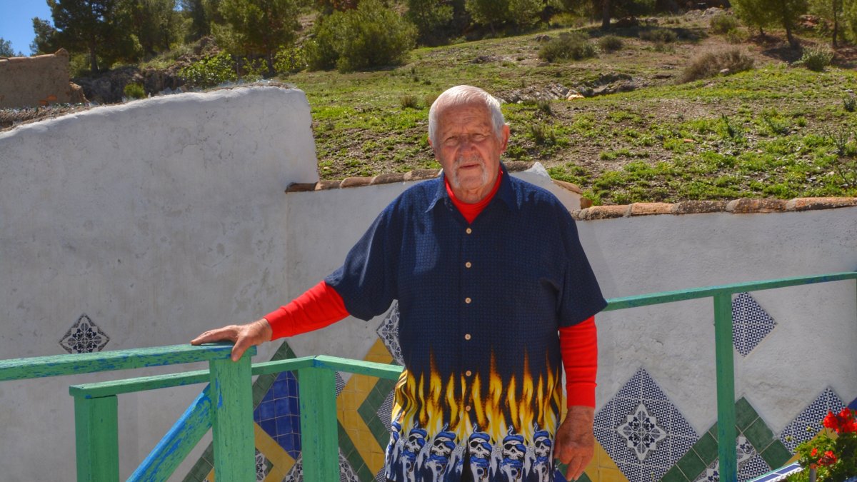 El artista afincado en Oria, Bruce Cameron.